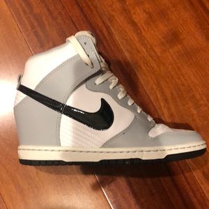 Nike women’s dunk sky hi